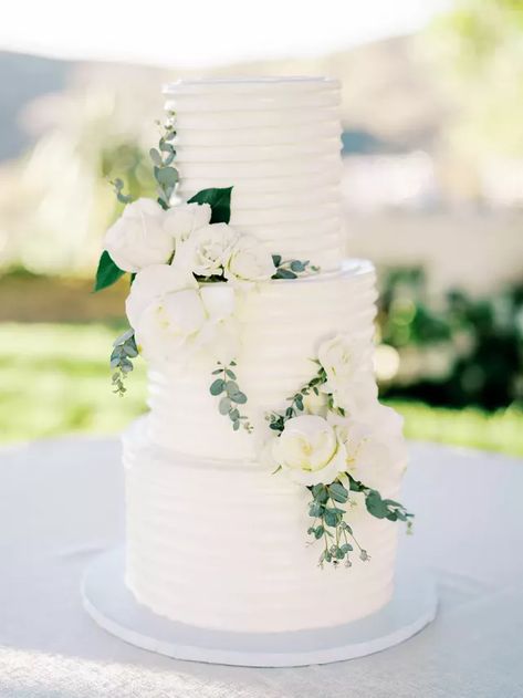 Staircase Wedding Cake, Wedding Cake Sizes, 3 Tier Wedding Cake, 4 Tier Wedding Cake, Cake With Flowers, Spring Wedding Cake, Three Tier Cake, 3 Tier Wedding Cakes, Square Wedding Cakes