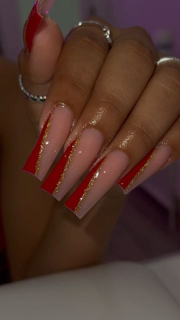 Red Tip Design Nails, Bday Nails Ideas Square, Red Medium Nails Acrylic, Acrylic Nails With Red Design, Red Prom Dress Nails Ideas, Nail Ideas Red Design, Red Homecoming Nails Acrylic, French Style Nail Designs, Red Acrylic Nails Medium Length