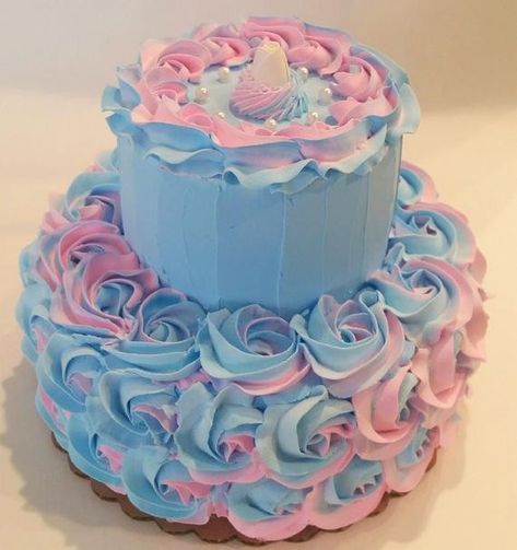 Pink and blue cake with icing in style of roses. Pink And Blue Birthday Cake, Pink And Blue Birthday, 16th Birthday Cake For Girls, Pink Rosette Cake, Pink Princess Cakes, Blue Birthday Cake, Barbie Doll Birthday Cake, Cake Designs For Girl, Dessert Pasta