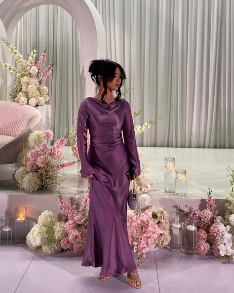 Purple Dress Prom, Elegant Purple Dress, Classy Modest Dresses, Elegant Purple Dresses, Prom Dress Inspo, Modest Evening Dress, Spring Wedding Guest Dress, Fall Wedding Guest, Fall Wedding Guest Dress