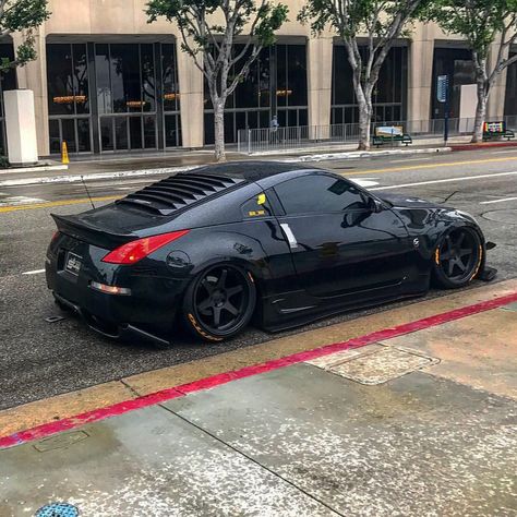 350z Black, Luxury Cars Inside, Inside The Car Aesthetic, Car Aesthetic Interior, Cars Inside, Nissan Z Cars, Aesthetic Interior, Inside The Car, Interior Luxury