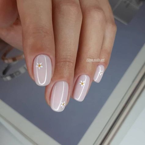 (paid link) Both are made with types of acrylic, but gel nails require "curing" with ultraviolet light. If an artificial nail is damaged or as your natural nails acrylic grow, a gap can ... Shellac Nails, Subtle Nail Art, Nagellack Trends, Subtle Nails, Minimal Nails, Nice Nails, Cute Gel Nails, Nail Art Wedding, Nagel Inspo