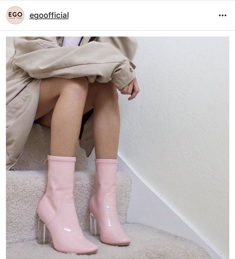 Pink Boots Outfit, Hey Beautiful, Daphne Blake, Dr Shoes, Pink Boots, Dream Shoes, Hunter Boots, Shoe Game, Sock Shoes