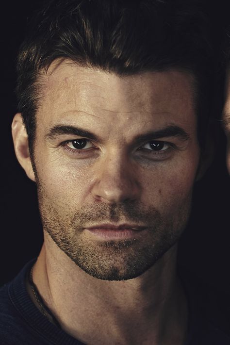 August Wren Elijah Vampire Diaries, Elijah The Originals, Vampire Diaries Poster, Vampire Diaries Guys, Vampire Diaries Wallpaper, Daniel Gillies, Original Vampire, Vampire Diaries Cast, Ian Somerhalder