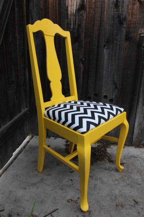 Yellow Dining Room, Chair Design Modern, Queen Anne Style, Yellow Chair, Chair Makeover, Diy Furniture Renovation, Dining Room Chairs Modern, Art Chair, Painted Chairs