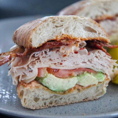 The easiest and tastiest sandwich ever! Made with avocado, turkey, bacon, and a homemade chipotle sauce. #turkeysandwich #bacon #avocado Bacon Avocado Sandwich, Bacon Sandwich Recipes, Turkey Bacon Avocado, Turkey Avocado Sandwich, Avocado Sandwich Recipes, Turkey Sandwiches Recipes, Homemade Chipotle, Chipotle Mayo, Bacon Sandwich