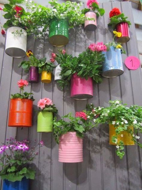 11 ways to repurpose old tin cans Upcycling Cans, Taman Vintage, Cute Garden Ideas, Fence Planters, نباتات منزلية, Recycle Cans, Vertical Gardens, Coke Cans, Vintage Garden Decor