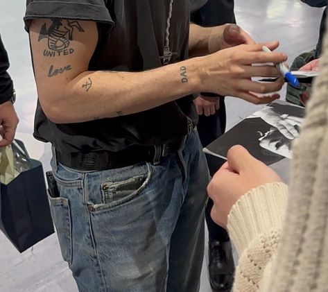 Matty Healy Tattoos, The 1975 Concert Outfit, The 1975 Tattoo, Truman Black, Matty 1975, Matthew Healy, Anchor Tattoo, Matty Healy, Brooklyn Baby