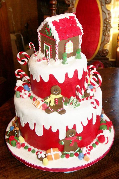 Delightful Christmas Cakes And#8211; Ideas What to Cook ★ See more: http://glaminati.com/delightful-christmas-cakes/ Super Torte, Winter Torte, Christmas Cake Designs, Christmas Cake Decorations, Xmas Cake, Tiered Cake, Gingerbread Christmas, Holiday Cakes, Christmas Goodies