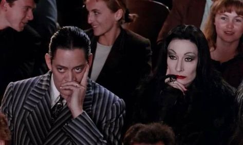 Morticia And Gomez Addams, Addams Family Movie, Addams Familie, Gomez And Morticia, Gomez Addams, Anjelica Huston, Morticia Addams, Adams Family, Halloween Movies