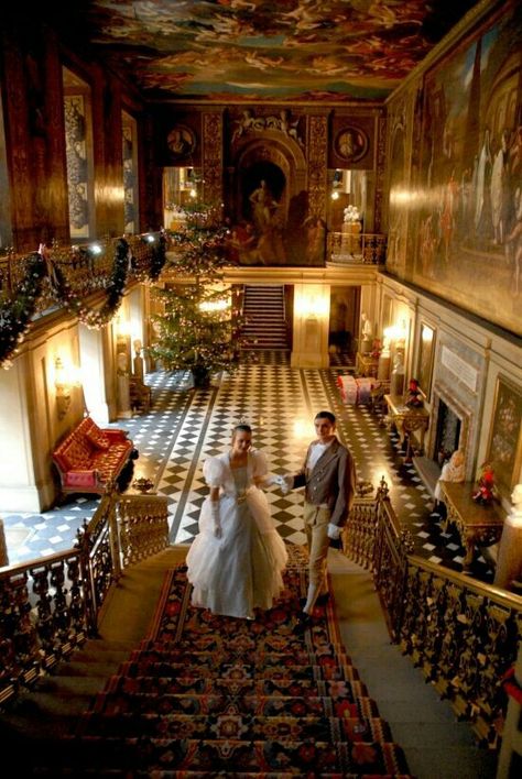 The beast and the beauty.. Antique Apartment, Regency Christmas, Christmas Castle, British Houses, House Uk, English Christmas, Old Manor, Chatsworth House, Stately Homes