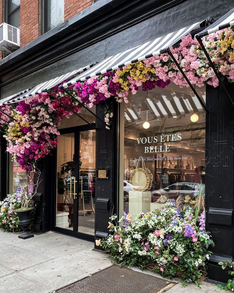 Boutique Decor Ideas Retail Store Design, Stripe Awning, Boutique Store Front, Bakery Shop Interior, Flower Shop Display, Tea Room Decor, Flower Shop Interiors, Flower Shop Design, Geometric Living Room