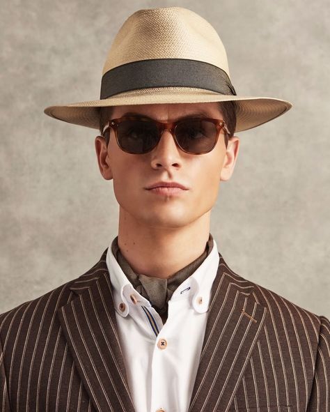 Luxury Men's Fedora For Vacation, Neckerchief Men Fashion Styles, Neckerchief Men Suit, Spring Wedding Suit, Men’s Ascot Outfits, Ascot Men, Men’s Neckerchief Outfit, Panama Hat Outfit, Benjamin Barker