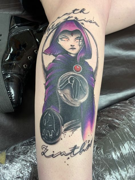 Tattoo of Raven from Teen Titans Superhero Tattoo Ideas, Cool Aesthetic Tattoos, Teen Titans Tattoo, Starfire Tattoo, Raven Tattoos, Teen Titans Raven, Titans Raven, Nerdy Tattoos, Clover Tattoos