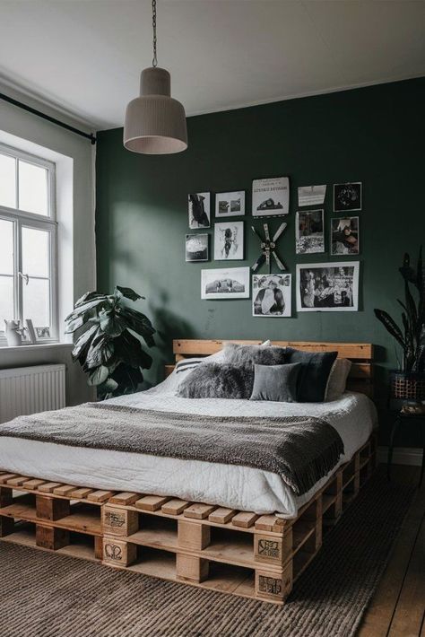 Bed On Pallets Bedroom Ideas, Bedroom Pallet Ideas, Pallet Bed Base, Bed Out Of Pallets, Floor Bed Ideas For Adults, Pallet Loft Bed, Bed Made From Pallets, Palette Bed, Ideas Con Palets