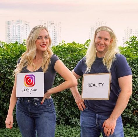 Instagram Vs Reality Costume, Life Alert Costume, Influencer Poses, Life Alert, Instagram Vs Reality, Friend Costumes, Halloween Makeup Ideas, Couples Halloween Outfits, Expectation Vs Reality