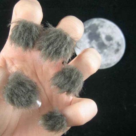 These scary werewolves. | 29 Of The Most WTF Nails You Won't Be Able To Unsee Fur Nails, Fail Nails, Bad Nails, Crazy Nail Art, Fingernail Designs, New Nail Designs, Crazy Nails, Theme Halloween, Nail Shapes