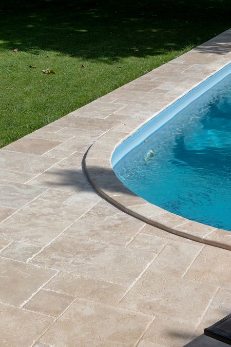 Close-up of pool coping area decorated with Classic Cross Cut Brushed & Chiseled Travertine French Pattern Set French Garden Pool Design, Travertine French Pattern, Travertine Backyard, French Pattern Tile, French Pattern Travertine, Area Piscina, Pool Liner Replacement, Pool Deck Tile, Travertine Pool Decking