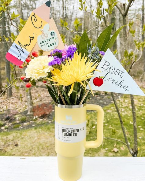 ✏️ Teacher Appreciation Gift Idea 🍎 I had bought a Stanley for my son's teacher and was inspired by @ashleytheinspiredmom to add flowers! Thanks for the idea Ashley! ❤️ Teacher Bouquet Ideas, Stanley Teacher Gift, Stanley Gift Ideas, Stanley Cup Gift Ideas, Future Teacher, Presents For Teachers, Teacher Appreciation Gift, Cup Gifts, Stanley Cup