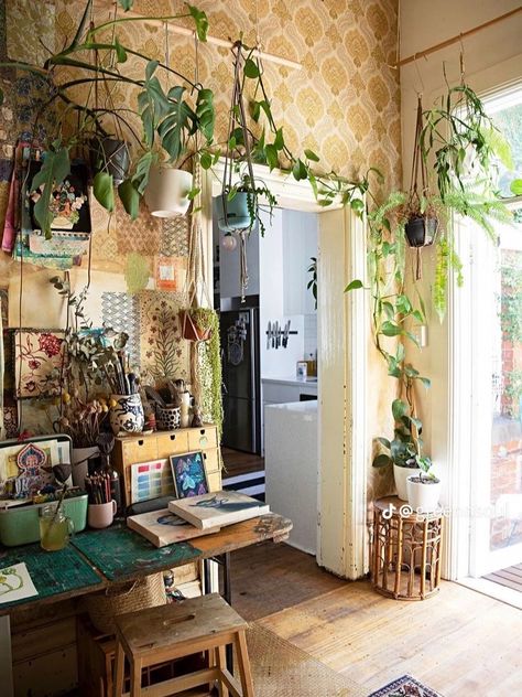 🌿🌿🌿 Hanger Snowflake, Green Home Offices, Modern Eclectic Home, Roof Gardens, Glass Accessories, Diy Coat, Unique Shelves, Interior Wall Paint, Studio Room