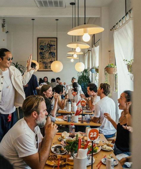 Eating in restaurants with my couple People Eating At A Restaurant, Busy Restaurant Photography, People Eating Restaurant, Restaurant Full Of People, Family Owned Restaurant Aesthetic, Busy Restaurant Aesthetic, Restaurant People Photography, Family Restaurant Photography, Tapas Restaurant Interior