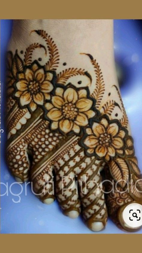 Mehandi Designs Legs Beautiful, Latest Mehndi Designs For Leg, Mehandi Designs For Foot, Mehandi Design For Leg, Lag Mehndi Design, Leg Mehandi Designs, Foot Mehendi Design, Feet Mehandi, Foot Mehndi Designs