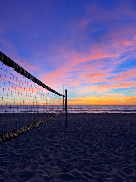 Volleyball Court Wallpaper, Volleyball Backgrounds, Volleyball Photography, Volleyball Wallpaper, Volleyball Inspiration, Volleyball Net, Telefon Pintar, Summer Picture Poses, Afrique Art