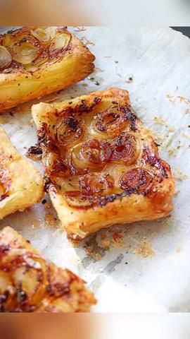 French Onion Tart, Onion Tart, Puff Pastry Recipes, Foodie Food, French Onion, Pastry Recipes, Cooking Dinner, Interesting Food Recipes, Appetizers Easy