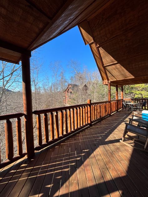 Cabin backyard outdoors woods trip wood ideas Tennessee House Aesthetic, Gatlinburg Tennessee Cabin Aesthetic, Tennessee Ranch Homes, Family Cabin Aesthetic, Summer Cabin Aesthetic, Cabin Trip Aesthetic, Tennessee Woods, Cabin Core Aesthetic, Christina Core