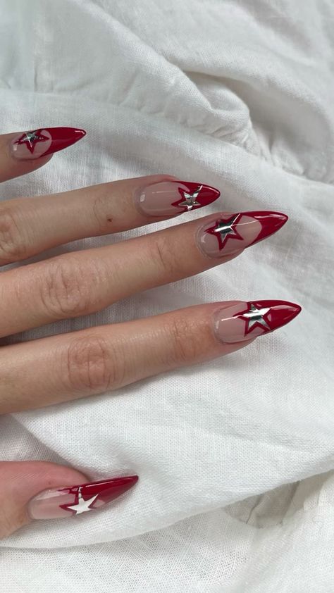 Gel Nails Red Tips, Red And Silver Star Nails, Shortish Nails, Red Stars Nails, Red And Silver Outfit, Nails With Silver Design, Americana Nails, Red Silver Nails, Nails Ideas Red