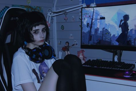 Gamer Poses Reference, Messy Gamer Room, Sitting At Computer Pose, Grunge Gamer Aesthetic, Gamer Aesthetic Outfit, Gamer Drawing Reference, Game Core Aesthetic, Holding Controller Reference, Gaming Reference Pose