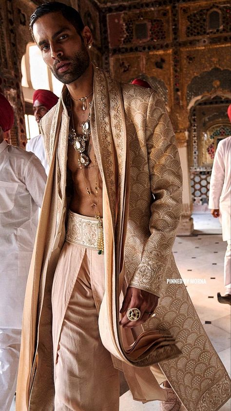 Tarun Tahiliani - India 🇮🇳 Indian Mens Dress, Indian Mens Wedding Outfit, Indian Men Outfits, Indian Menswear, Nigerian Outfits, Masc Fashion, School Uniform Fashion, Mens Kurta Designs, Wedding Outfit Ideas