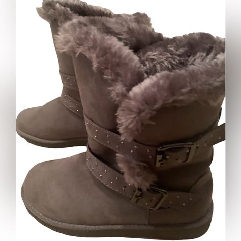 Pacifica Women’s Grey Boot Sz 6 Never Worn Straps With Silver Buckle And Accents Top Of Inside Of Boot Faux Fur New With Box Swaggy Shoes, Grey Boots Outfit, Fall 2000s, Pacifica Northwest, Big Steppa, Digital Wardrobe, Buckle Top, Fur Lined Boots, 2000s Fashion Outfits