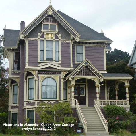 Victorians in Alameda - Queen Anne Cottage Queen Anne Cottage, Victorian House Colors, Modern Victorian Homes, Victorian Homes Exterior, Victorian Terraced House, Victorian Exterior, Old Victorian Homes, Victorian Style Homes, Victorian Cottage