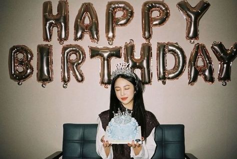 18th Birthday Party Themes, Cute Birthday Pictures, Instagram Feed Ideas Posts, Korean Birthday, Swag Girl Style, Bday Girl, Instagram Feed Ideas, Trik Fotografi, Happy B Day