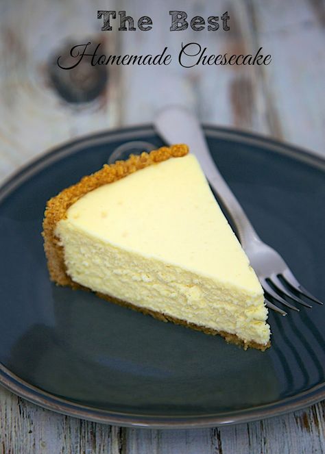 The Best Homemade Cheesecake - get the secret for the lightest and fluffiest cheesecake ever! Best Homemade Cheesecake, Best Homemade Cheesecake Recipe, Home Made Cheese, Ultimate Cheesecake, Homemade Cheesecake Recipes, Fluffy Cheesecake, Dessert Light, Kek Lapis, Homemade Cheesecake