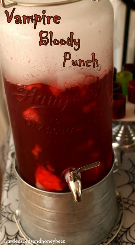 Vampire Christmas, Vampire Theme Party, Vampire Halloween Party, Dinner Party Food, Halloween Party Punch, Ar Ideas, Halloween Punch Recipes, Halloween Party Drinks, Halloween Lollipop