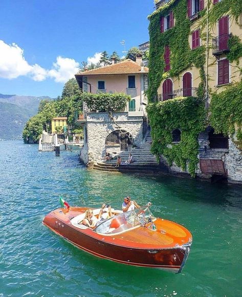 Lac Como, Comer See, Motor Boat, Italy Summer, Lake Como Italy, Italy Aesthetic, Como Italy, Voyage Europe, Dream Travel Destinations