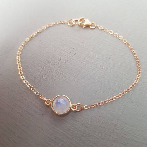 Moonstone Jewelry Bracelet, Jewellery Minimalist, Minimalist Necklace Gold, Bracelet Stacking, Gems Bracelet, June Birthstone Jewelry, Bracelets Diy, Silver Jewelry Design, Bangles Jewelry Designs