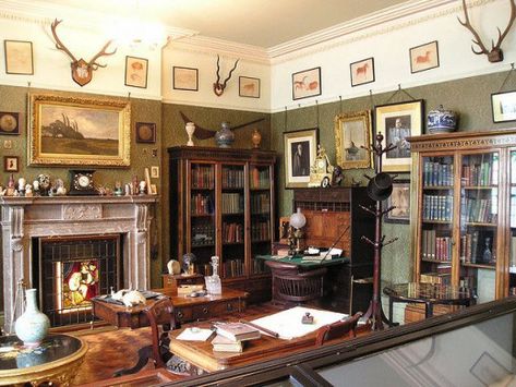 Victorian Scientist, Earth Office, Library Study Room, Country Gentleman, Earth Element, Gentlemens Club, Country House Interior, Edwardian House, Room Photo