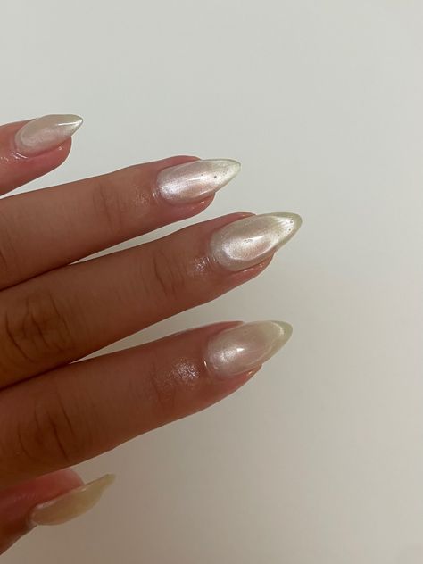 Jelly Nails Medium Length, Pearly Gel Nails, Summer Shimmer Nails, Beach Bridal Nails, Clam Shell Nails, Ocean Pearl Nails, Pearl Jelly Nails, Beach Inspo Nails, Beach Shell Nails