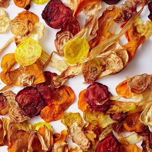 Baked Veggie Chips Baked Veggie Chips, Crisps Recipe, Healthy Chips, Vegetable Chips, Vegetable Crisps, Veggie Chips, Root Vegetable, Baked Vegetables, Low Calorie Snacks