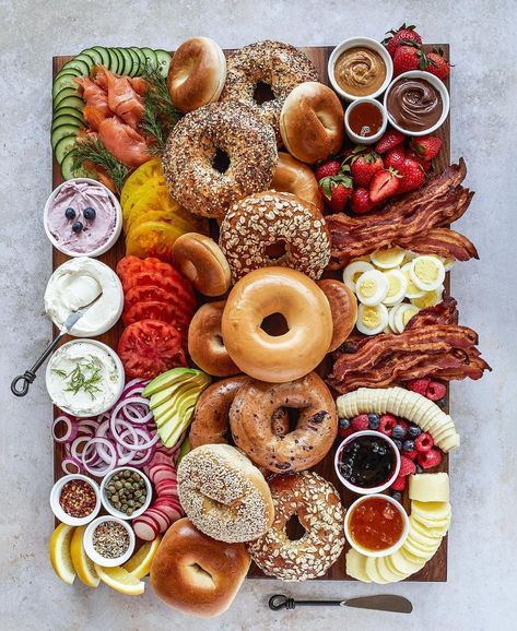 Flourless Banana Bread, Pumpkin Tart, New Food Trends, Snack Boards, Breakfast Platter, Charcuterie Ideas, Decorações Com Comidas, Chocolate Pumpkin, Charcuterie Inspiration