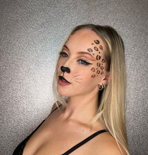 Lion Makeup Halloween Easy, Black Makeup Looks Halloween, Animal Makeup Looks Halloween, Easy Makeup Looks Halloween, Cat Make Up For Halloween Easy, Leapord Halloween Makeup Easy, Leapord Print Makeup Look, Black Leopard Makeup, Easy Leopard Makeup