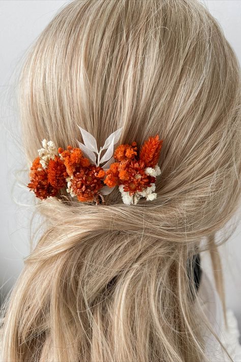 Dried flower hair pins for Burnt Orange Wedding ceremony, made with real dried flowers. Burnt Orange Wedding Ceremony, Terracotta Hair, Hair Clips Aesthetic, Bride Era, Burnt Orange Wedding, Wedding Accessories For Bride, Canadian Wedding, Hair Pins Bridal, Wedding Aesthetics