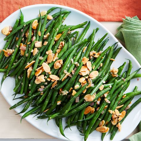 Green Beans Amandine Green Beans Amandine, Thanksgiving Green Bean Recipe, Thanksgiving Green Beans, Maple Roasted Carrots, Grilled Turkey Burgers, Easy Vegetable Side Dishes, Steamed Green Beans, Vegetable Side Dishes Recipes, Low Carb Sides