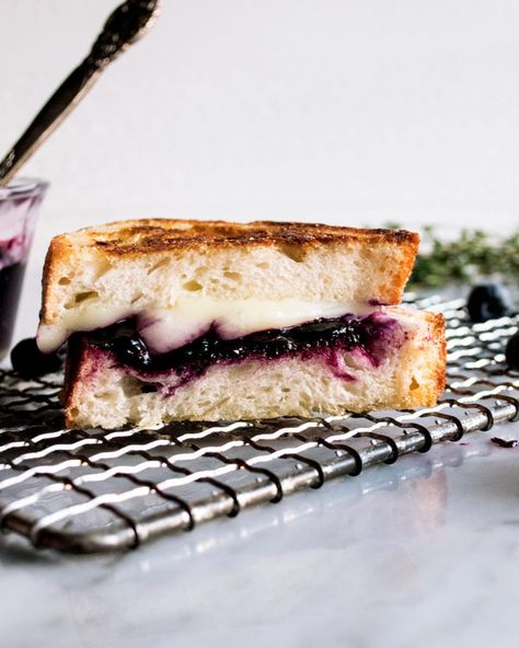 Blueberry Grilled Cheese, Cheddar Grilled Cheese, Pocket Food, Cheese Ideas, The Original Dish, Grill Cheese, Summer Sandwiches, Quick Lunch Recipes, Cheese Steak Sandwich