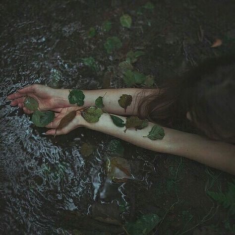 Wild Woman Aesthetic, Earth Style, Nature Photoshoot, Dreamy Photography, Witch Aesthetic, Wild Woman, Foto Art, Fantasy Aesthetic, Forest Fairy