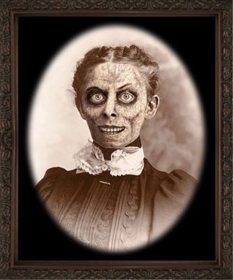 Haunted Pictures, Scary Photos, Vintage Halloween Photos, Image Halloween, Creepy Vintage, Creepy Photos, Haunted Dollhouse, Creepy Pictures, Halloween Photos