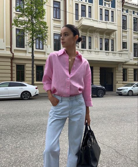 Pink Blouses Outfit, Blouse Outfit Work, Pink Shirt Outfit, Business Casual Outfits For Women, Summer Work Outfits, Tshirt Outfits, Blouse Outfit, Cute Simple Outfits, Business Casual Outfits